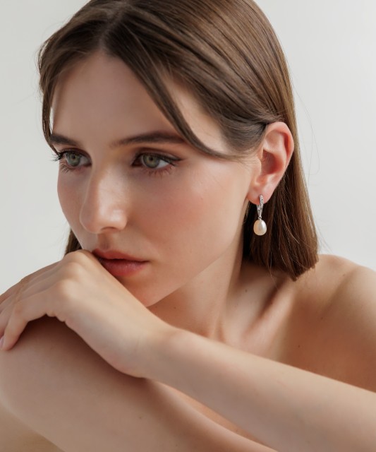 Hõbekõrvarõngad pärlite ja tsirkoonidega