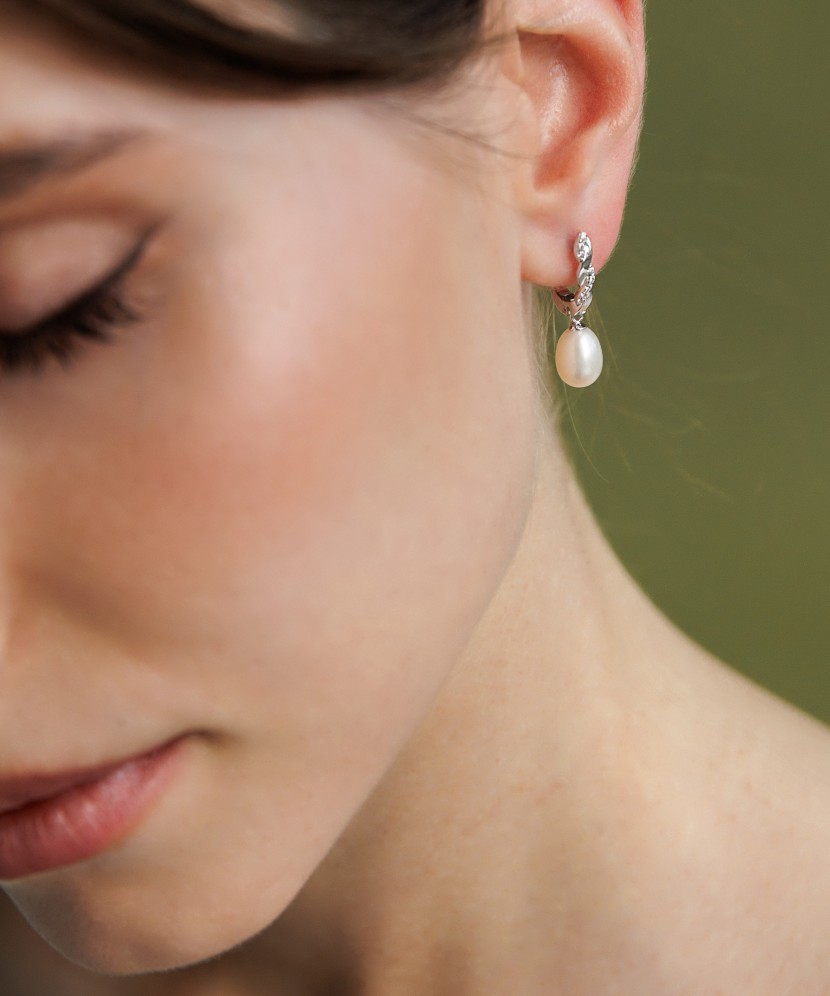 Hõbekõrvarõngad pärlite ja tsirkoonidega