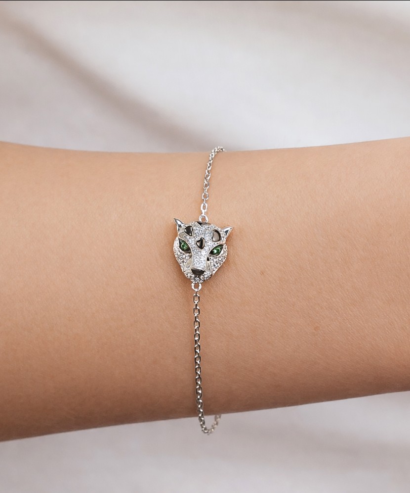 Hõbedane Tsirkoonide Ja Spinellidega Käevõru