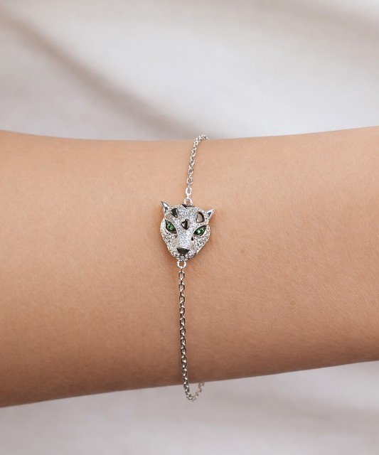 Hõbedane Tsirkoonide Ja Spinellidega Käevõru