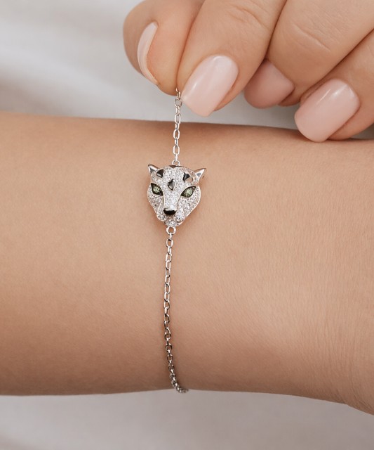 Hõbedane Tsirkoonide Ja Spinellidega Käevõru