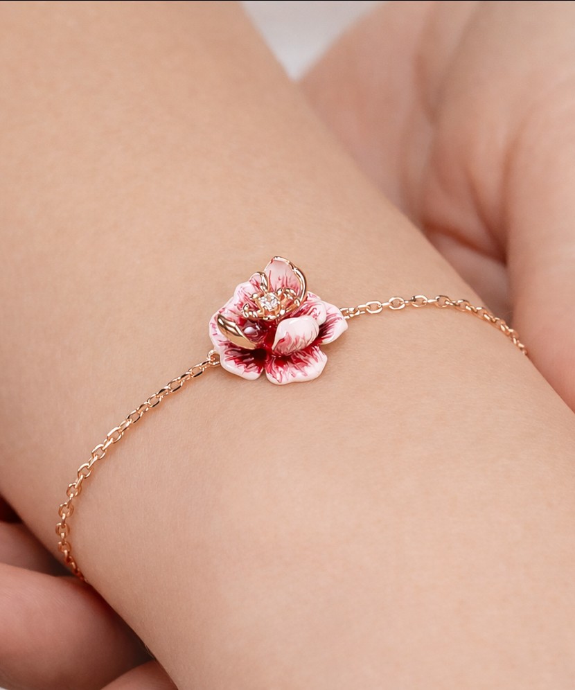 Kullatud hõbedast käevõru emailiga