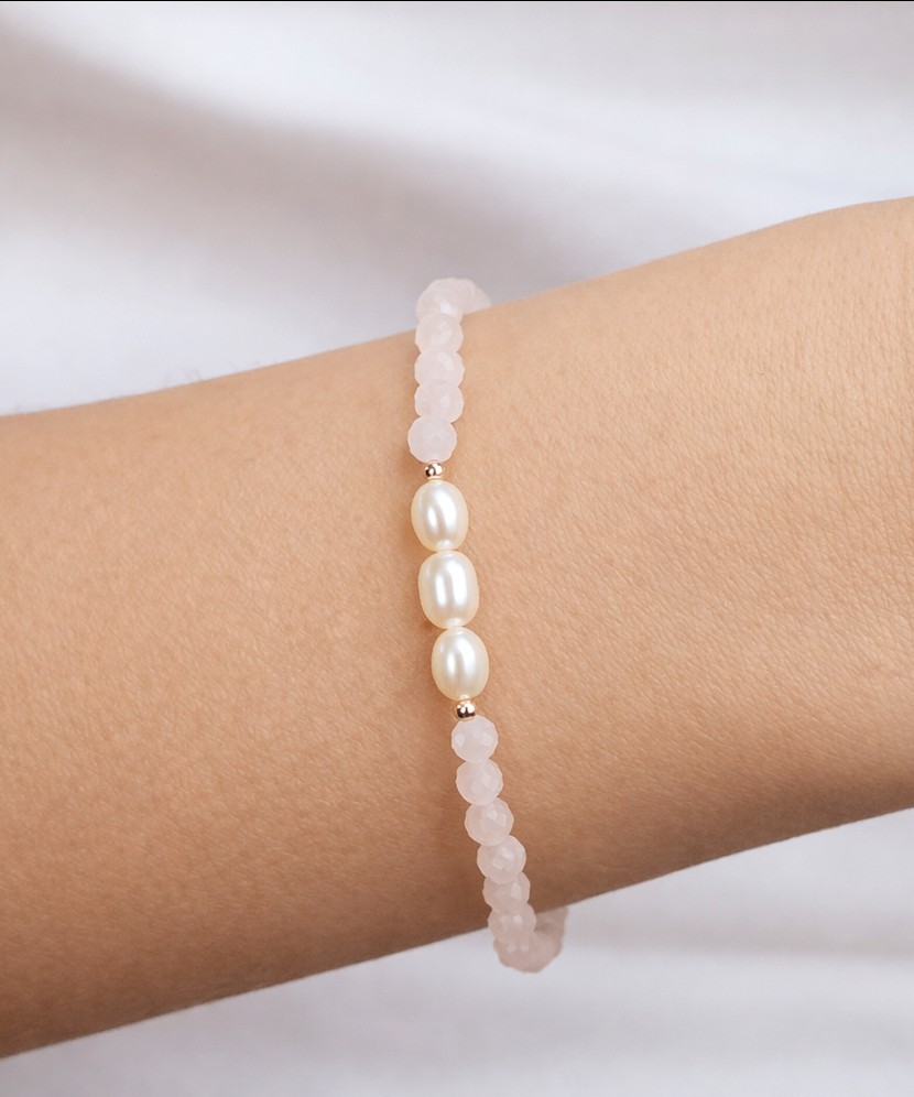 Браслет с розовыми кварцами и позолоченным серебром