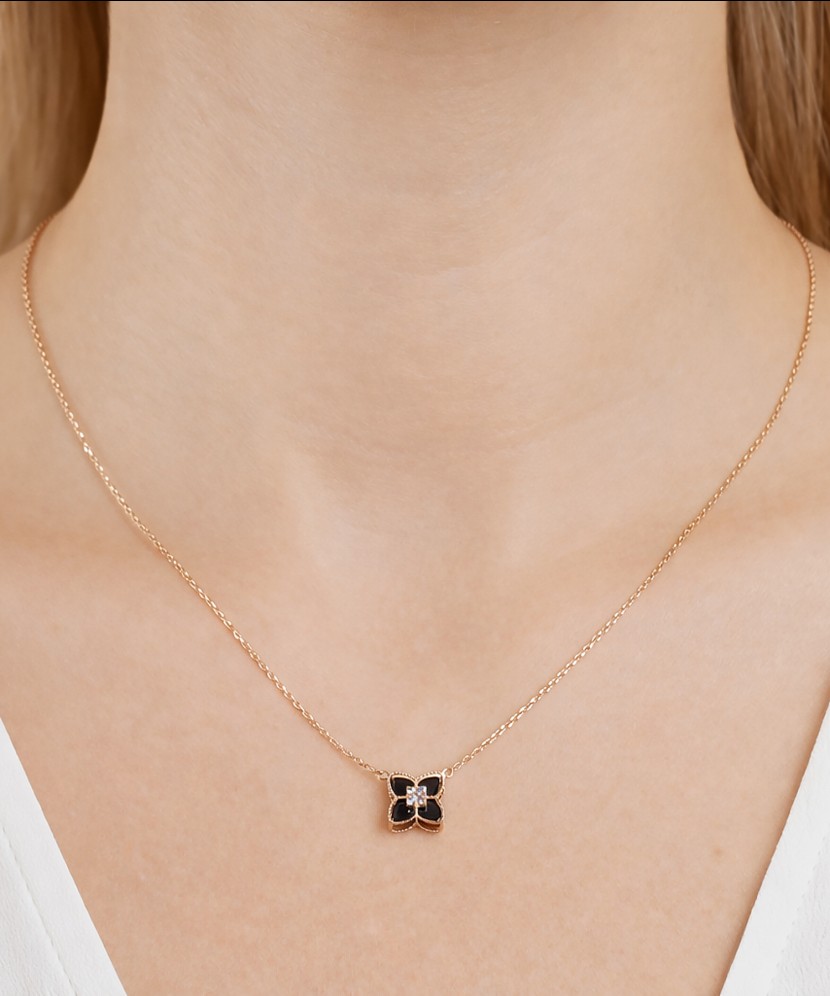 Kuldkett oonüksist ripatsiga