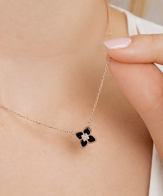 Kuldkett oonüksist ripatsiga