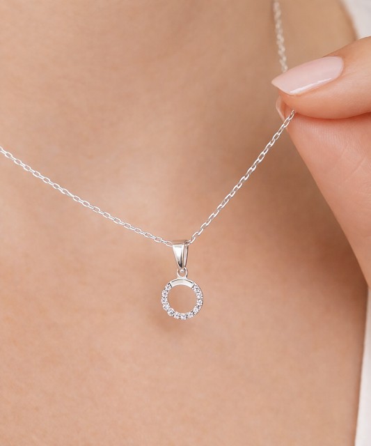 Valgest kullast ripats tsirkoonidega