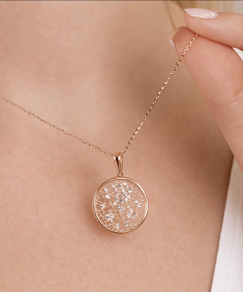 Kuldripats tsirkoonidega