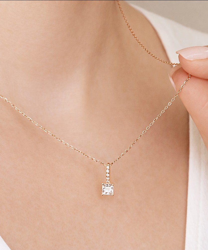 Kuldripats tsirkoonidega