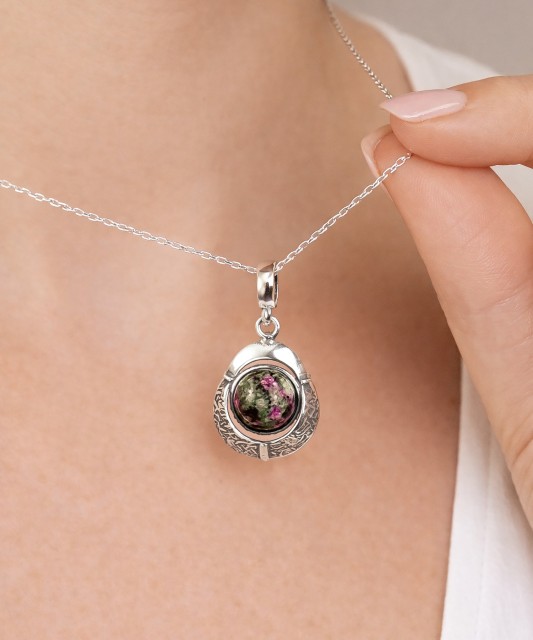 Hõbedane ripats jaspisega