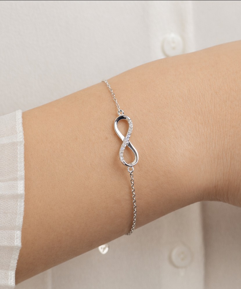 Hõbekäevõru tsirkoonidega