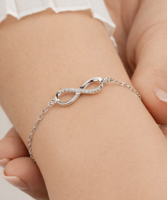 Hõbekäevõru tsirkoonidega