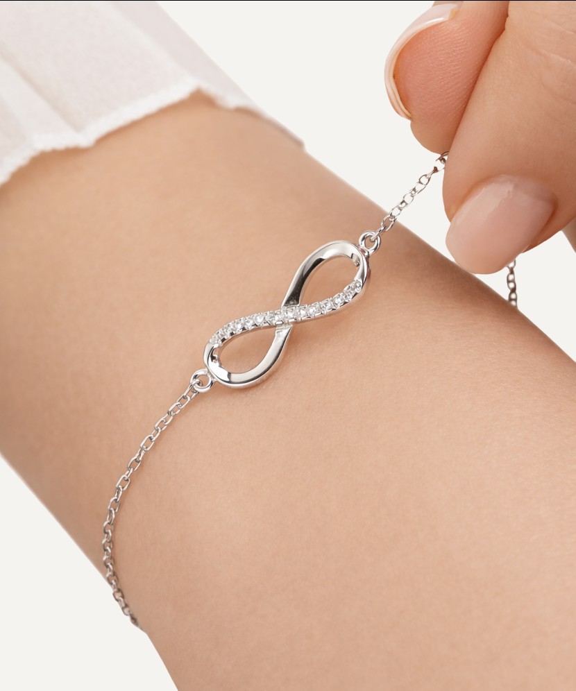 Hõbekäevõru tsirkoonidega