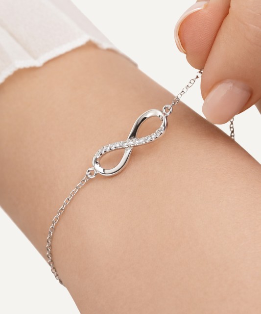 Hõbekäevõru tsirkoonidega