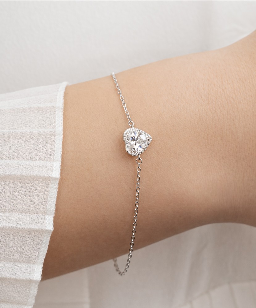 Hõbekäevõru tsirkoonidega "Süda"