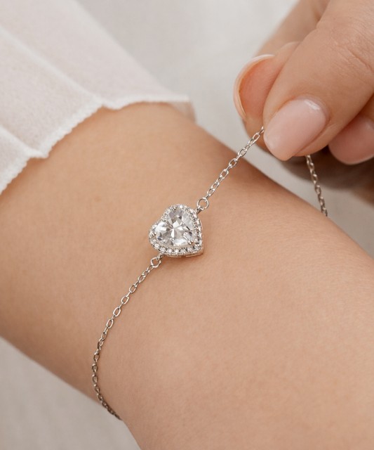 Hõbekäevõru tsirkoonidega "Süda"