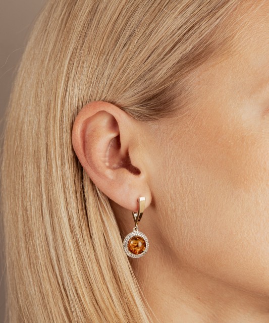 Hõbedast kõrvarõngad kullatud merevaiguga