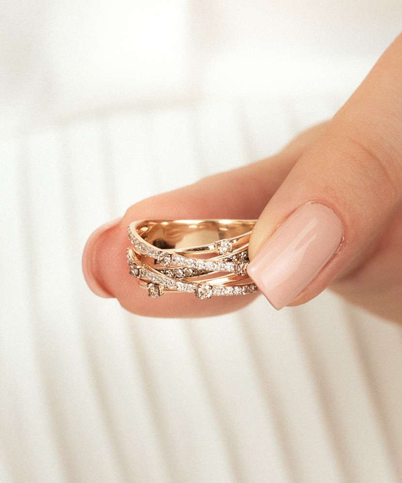 Kollasest kullast sõrmus konjakivärvi teemantidega