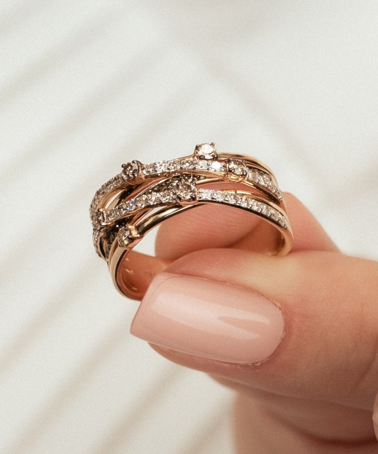 Kollasest kullast sõrmus konjakivärvi teemantidega