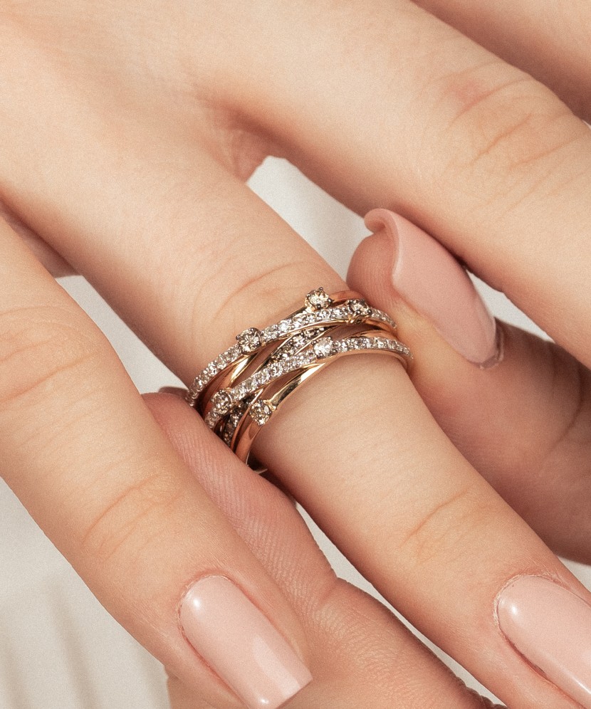 Kollasest kullast sõrmus konjakivärvi teemantidega