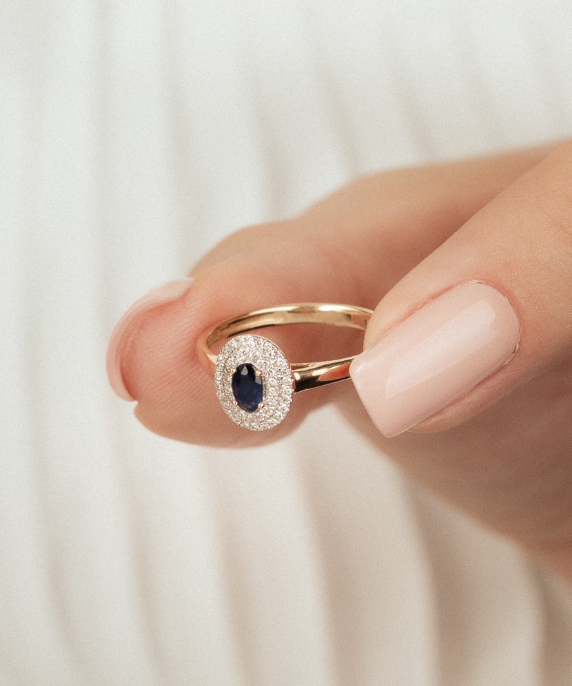 Kollasest kullast sõrmus safiiride ja teemantidega