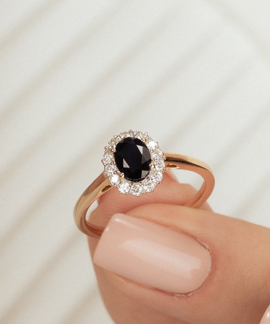 Kollasest kullast sõrmus safiiride ja teemantidega