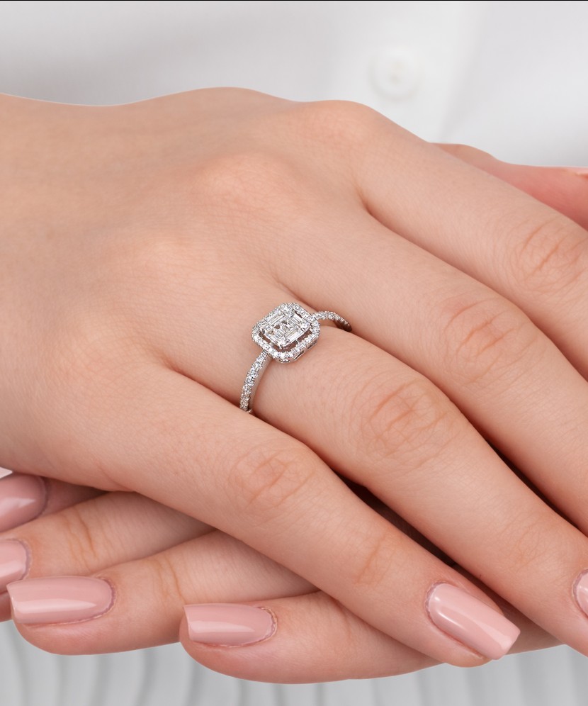 Кольцо из белого золота с бриллиантами