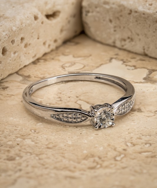 Кольцо из белого золота с бриллиантами 0,08ct