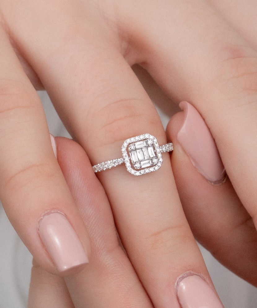 Valgest kullast sõrmus briljantidega