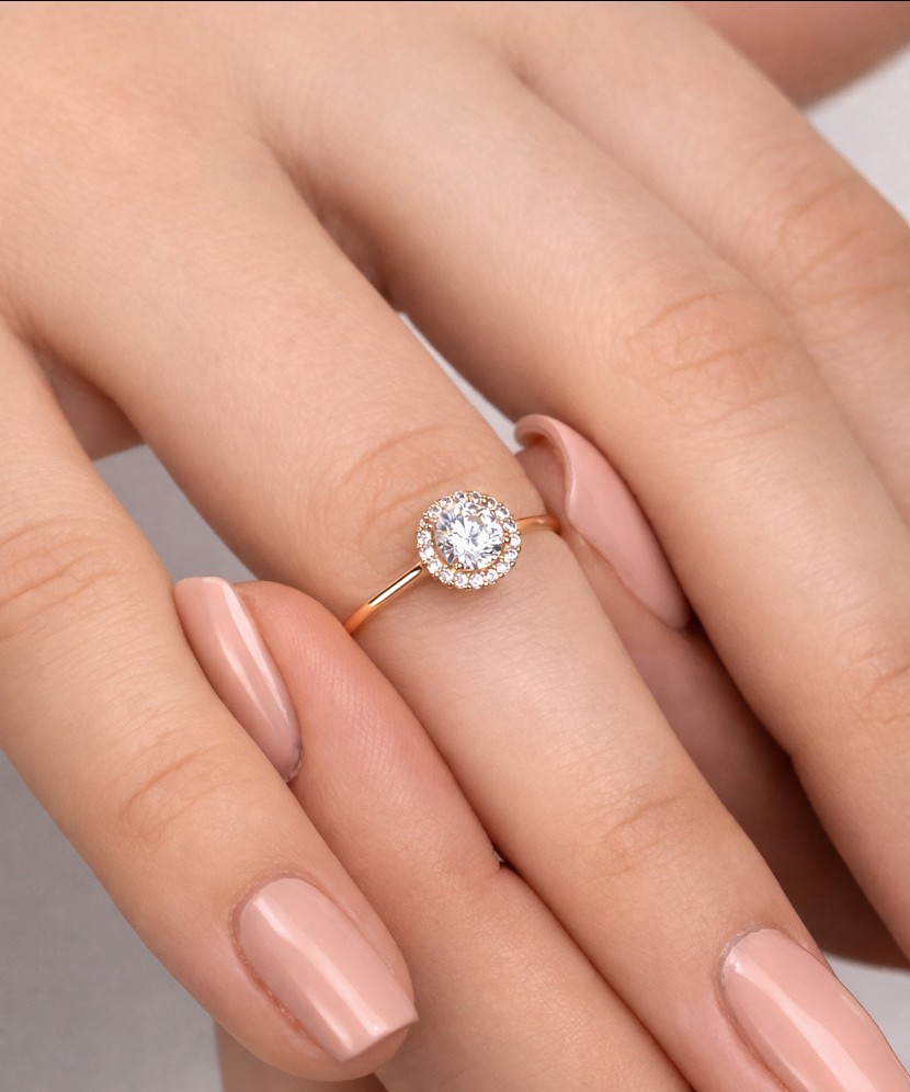 Kuldsõrmus tsirkoonidega