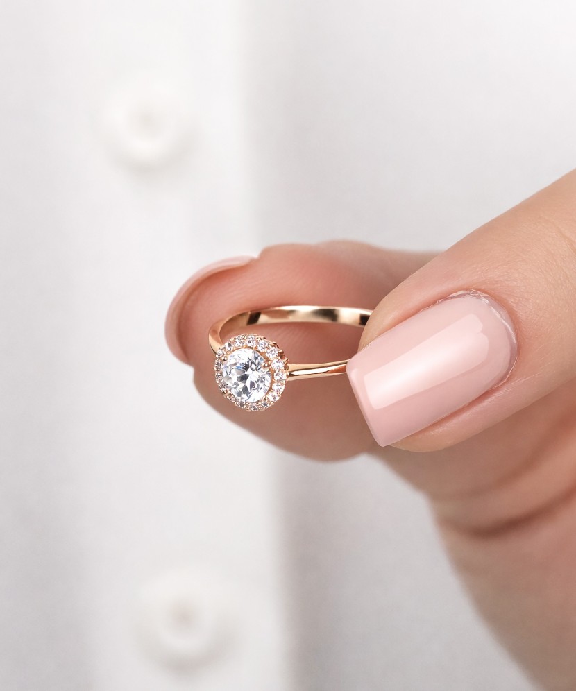 Kuldsõrmus tsirkoonidega