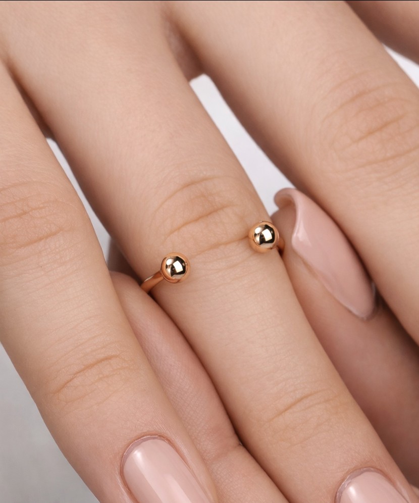 Kuldsõrmus tsirkoonidega