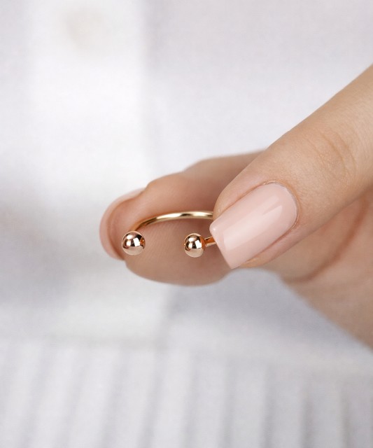 Kuldsõrmus tsirkoonidega