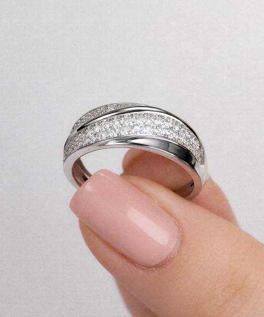 Серебряное кольцо с цирконами