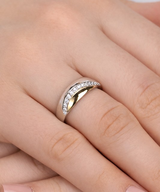 Кольцо из золочёного серебра с фианитами