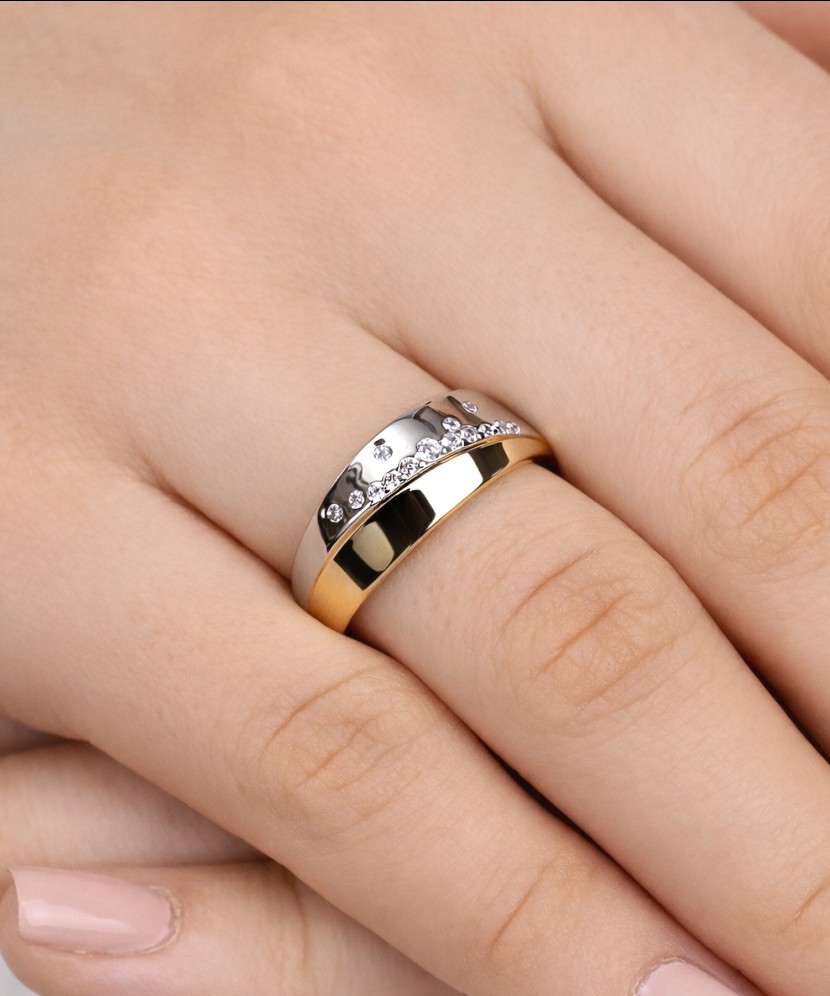 Кольцо из золочёного серебра с фианитами