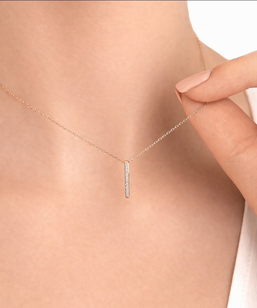 Kollasest kullast kaelakee teemant-ripatsiga