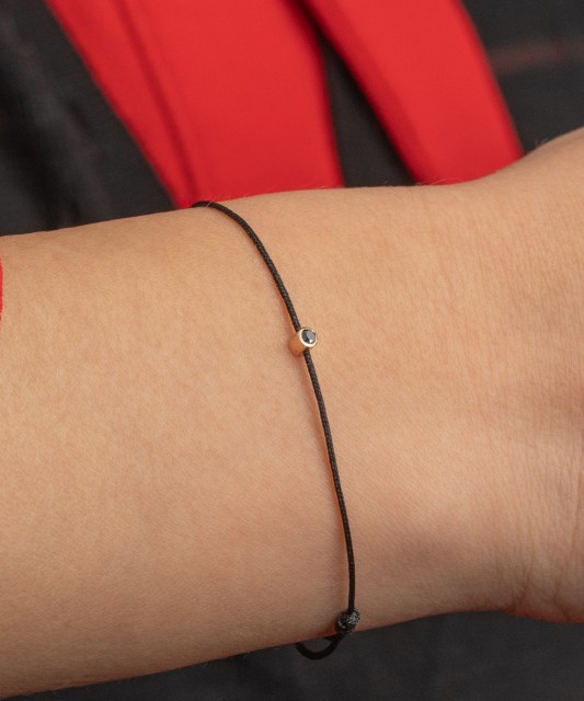 Musta niidiga käevõru musta teemandi ja kollase kullaga