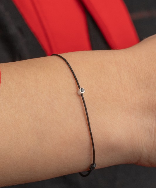 Musta niidiga käevõru musta teemandi ja valge kullaga