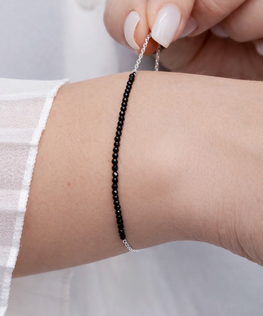 Käevõru spinelli ja hõbedaga