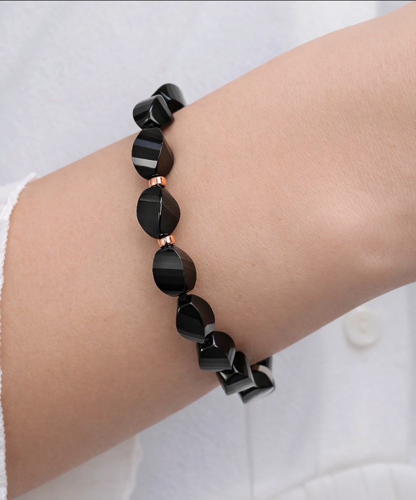 Käevõru oonüksite ja kullaga