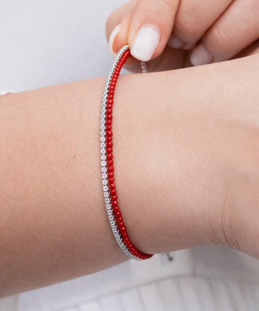 Браслет из кораллов с цирконами и серебром