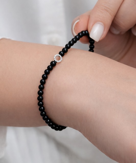 Oonüksist käevõru tsirkoonide ja hõbedaga