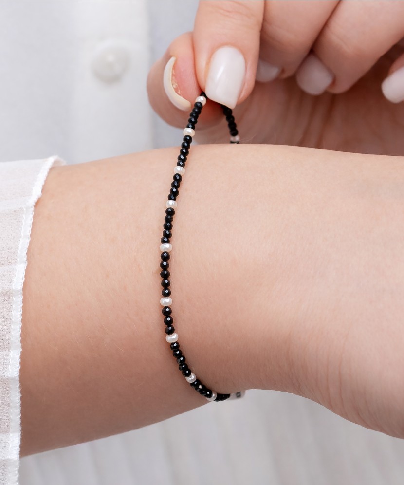 Spinellide ja pärlitega käevõru