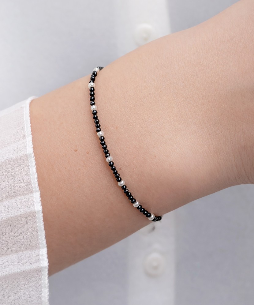 Spinellide ja pärlitega käevõru