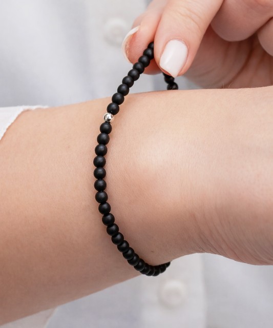 Oonüksist käevõru hõbedaga