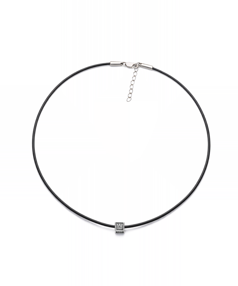 Nahast kett hõbedaga