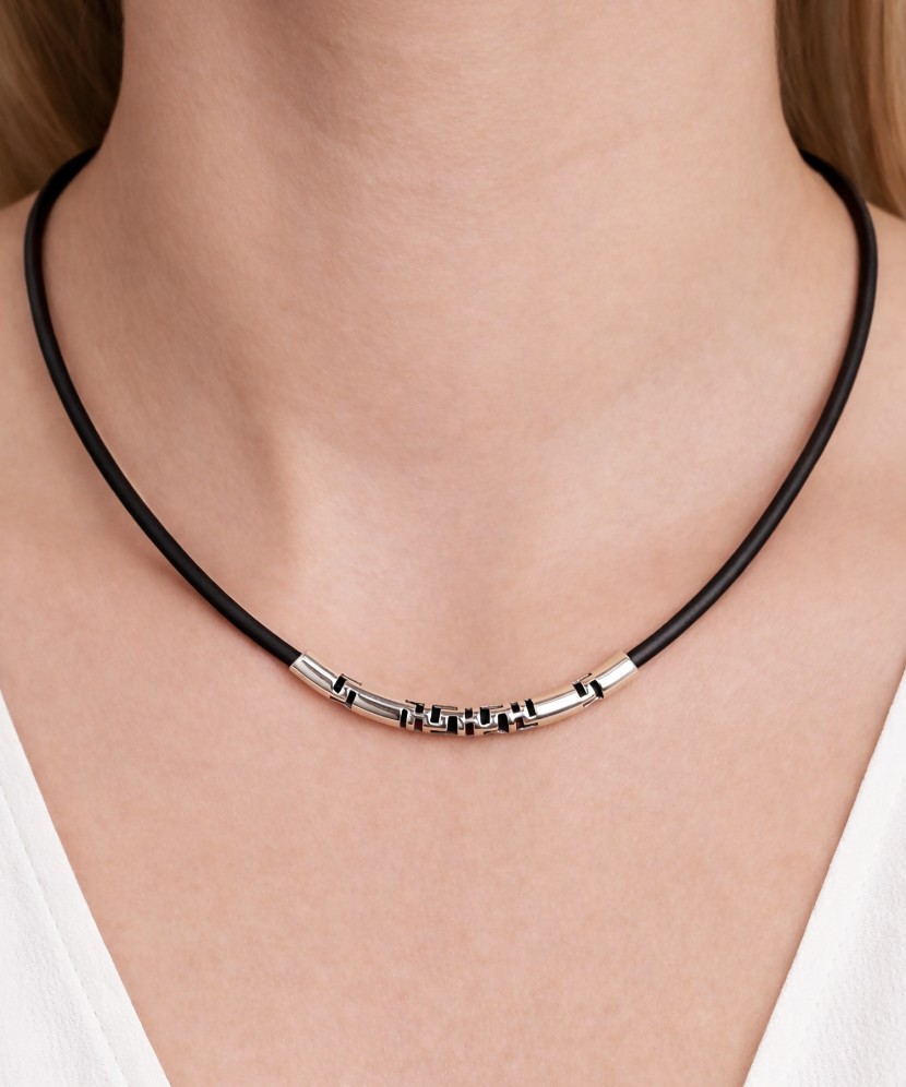 Nahast kett hõbedaga