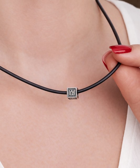 Nahast kett hõbedaga