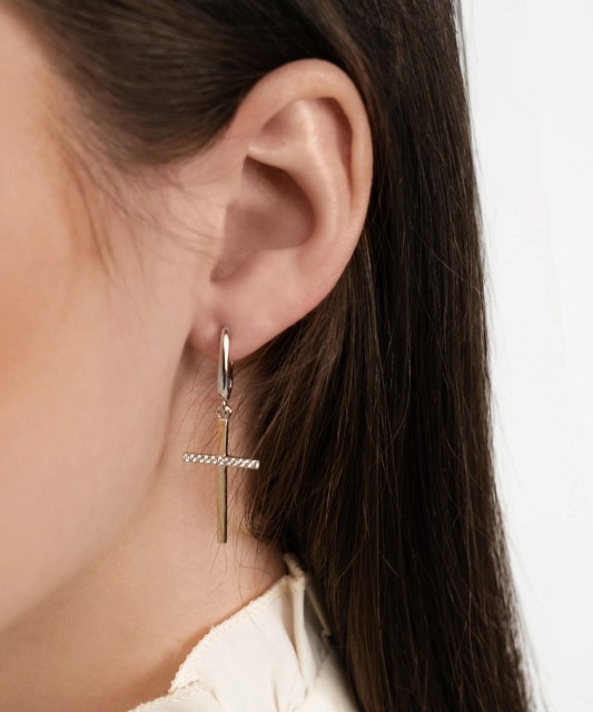 Hõbekõrvarõngad kullatud tsirkoonidega