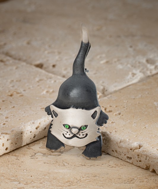 Серебряная брошь с кристаллами "Кот"